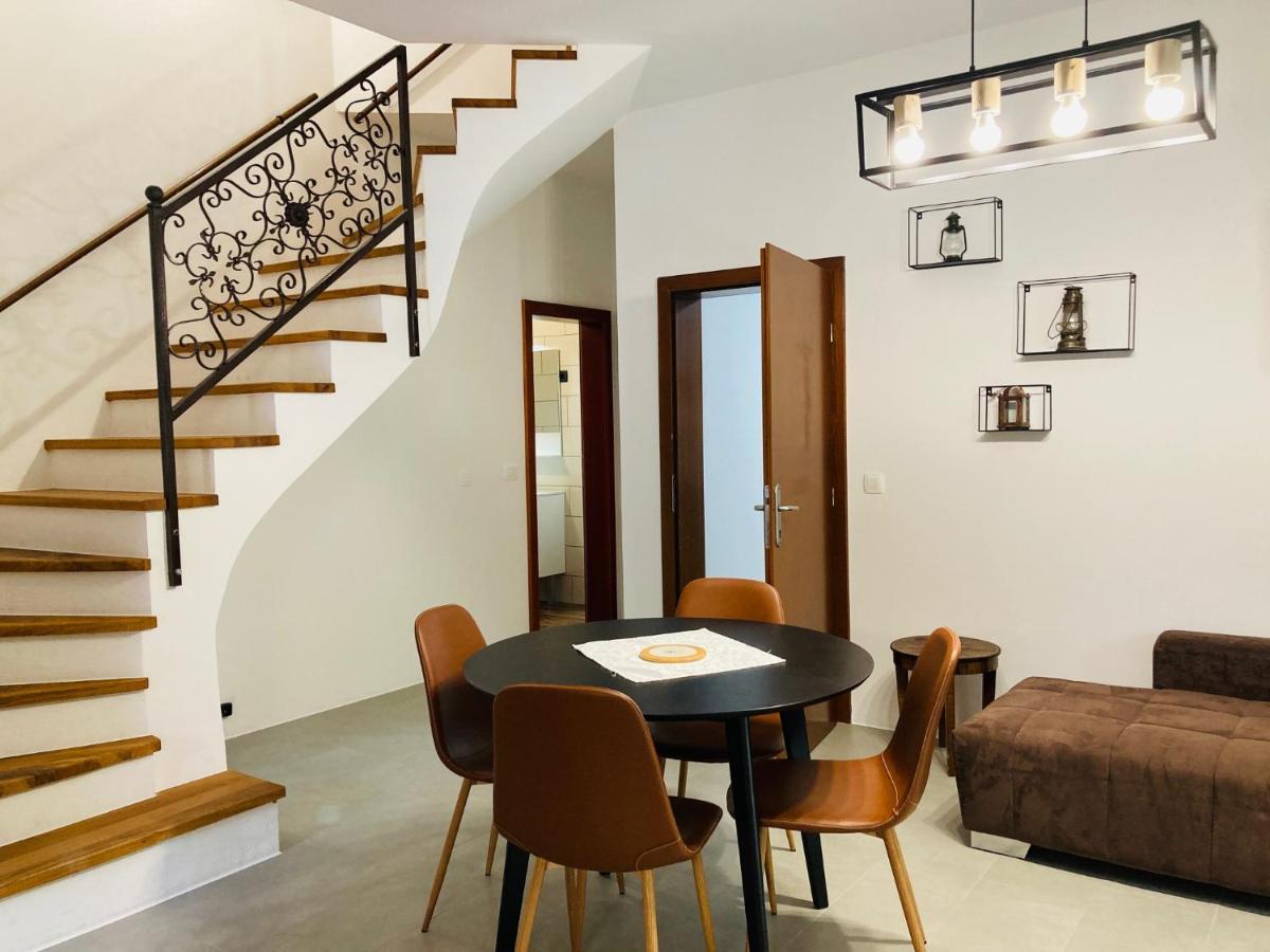 Family House Apartma 모지례 외부 사진